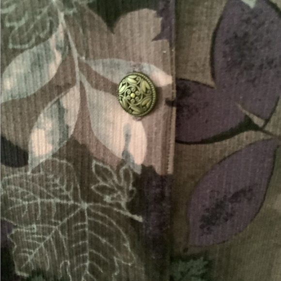 Drapers and Damon’s button-down collared gorgeous floral shirt - Picture 2 of 6